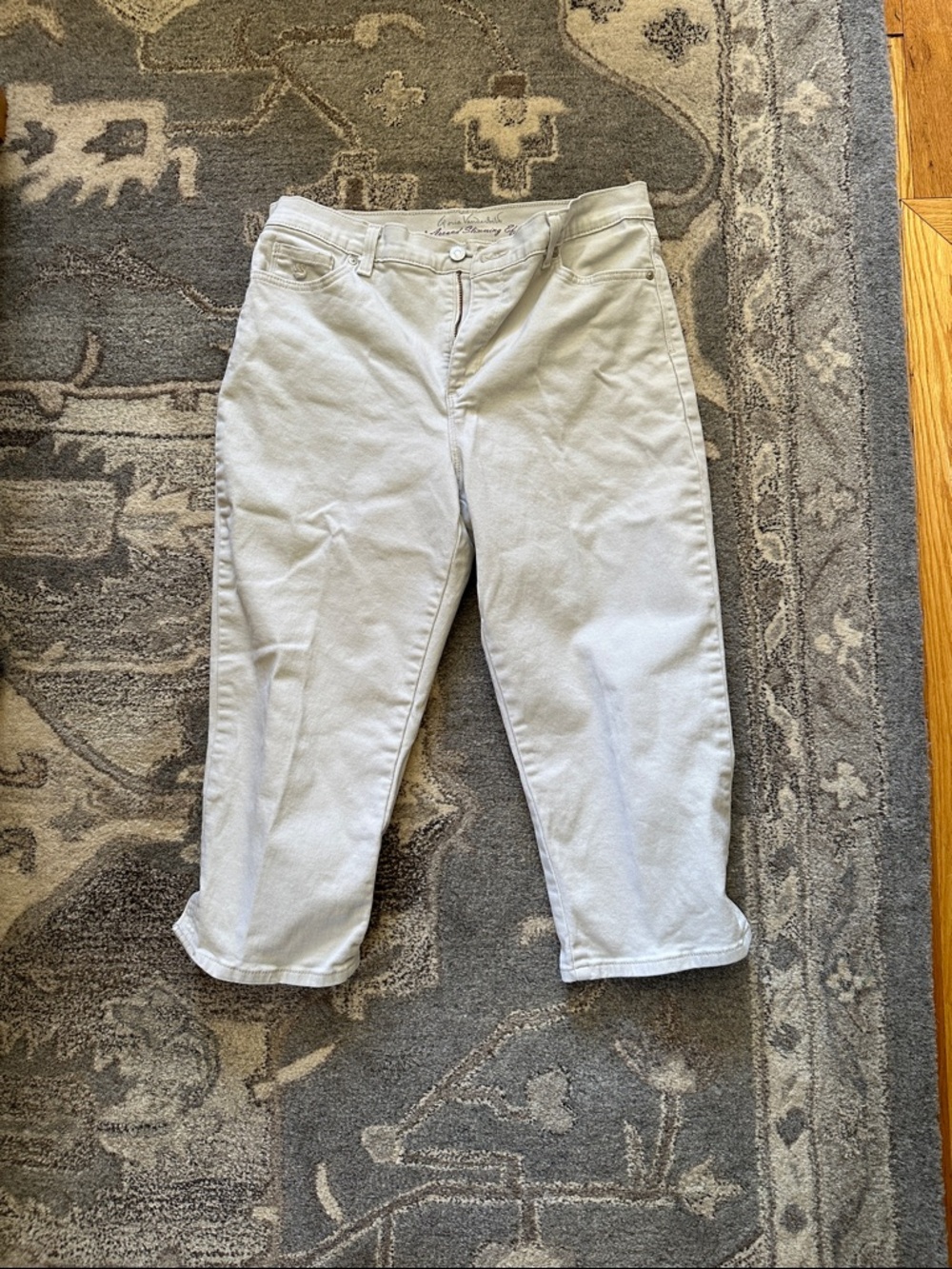 Gloria Vanderbilt Light Gray Slimming Capri Jeans
